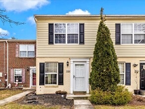 Building Photo - 584 Cotswold Ct