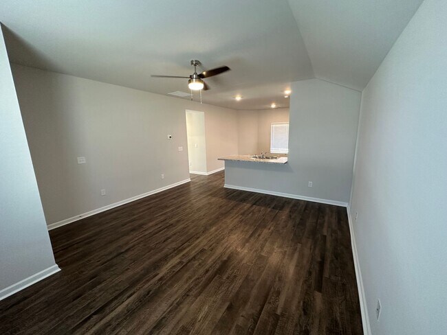 Building Photo - Three Bedroom | Two Bath Home in Camden Park