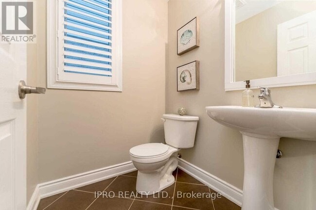 Building Photo - 883 Pickersgill Crescent