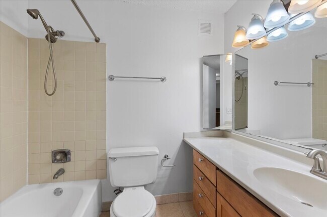 Foto del edificio - 30 E Huron St