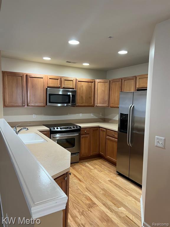 Foto del edificio - 27975 Hopkins Dr