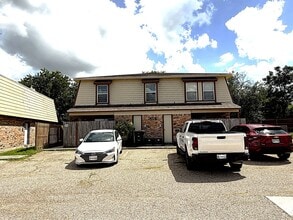 Building Photo - 2302 Wales Cir
