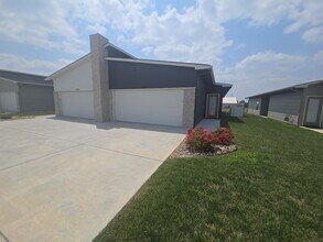 Building Photo - 2143-2145 S Thatcher Cir