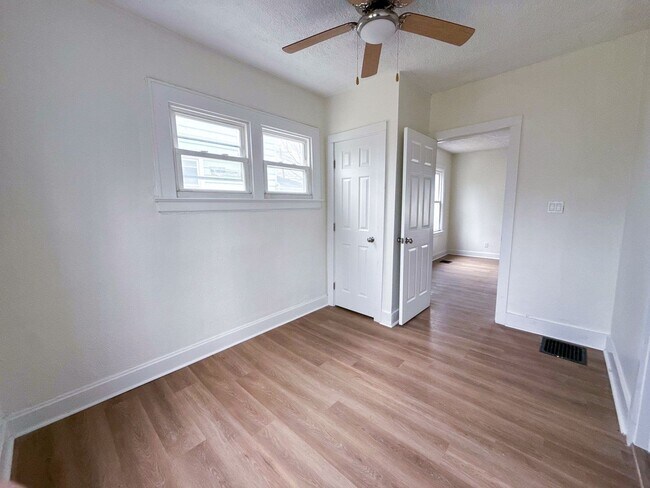 Building Photo - Newly Rehabbed 4BR Home w/ Front Porch, Back Deck & Full Basement