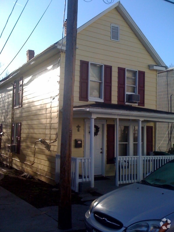 Building Photo - 317 N Maple Ave