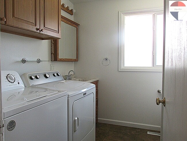Foto del edificio - 2925 Windsor Pl