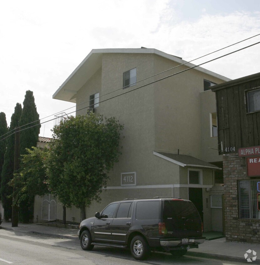 Foto del edificio - 4112 E 7th St