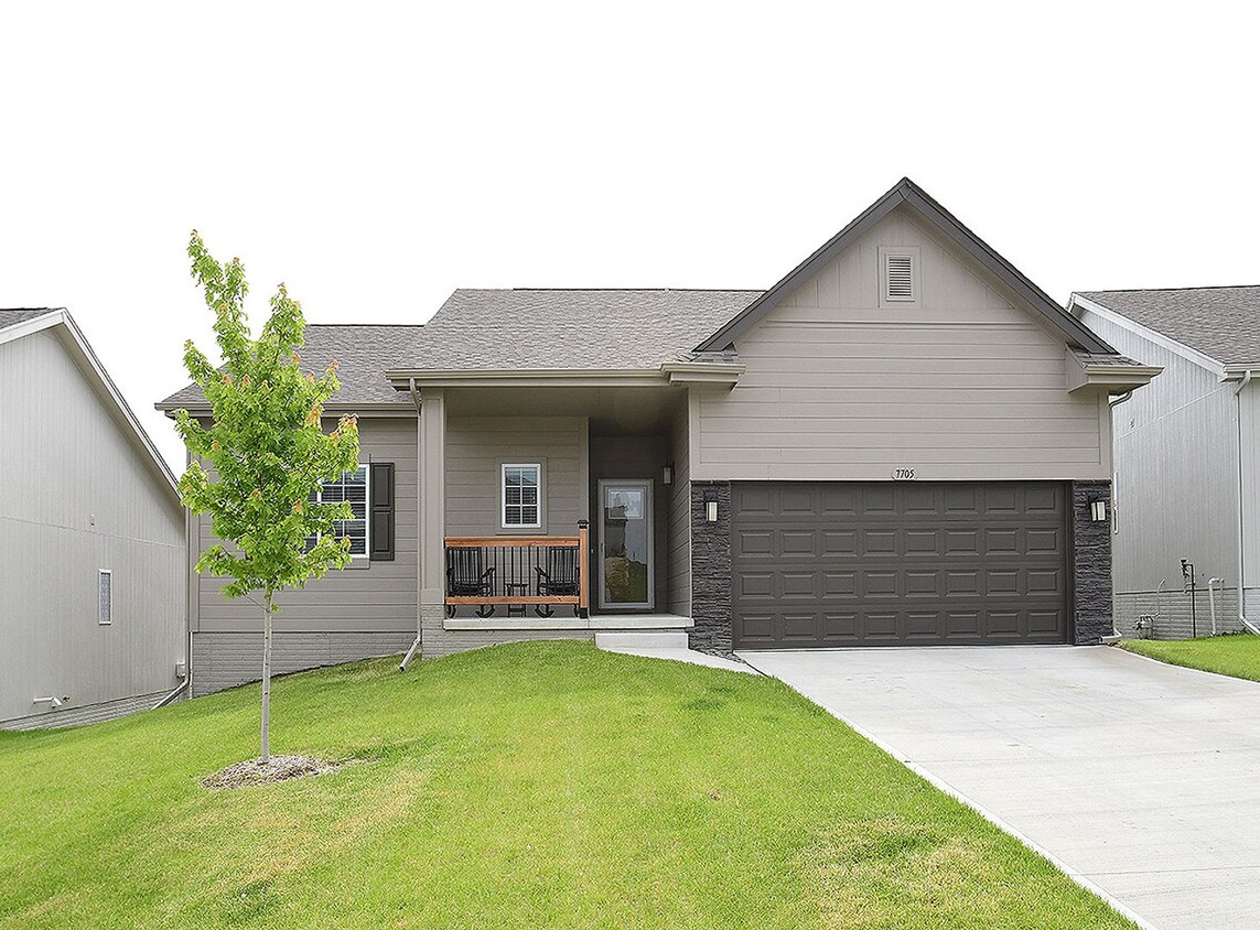 Primary Photo - Meticulously maintained 3 bedroom ranch wi...