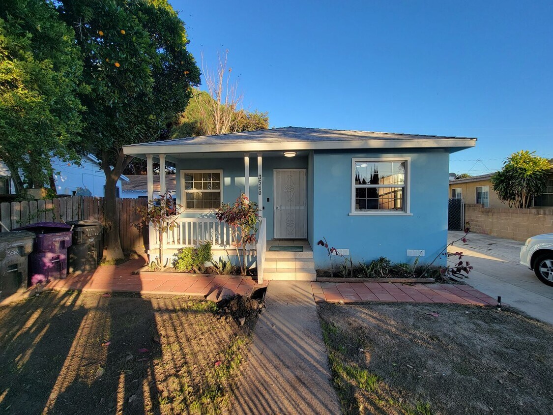 Foto principal - Renovated 3 Bed, 2 Bath 1122 Sqft front un...