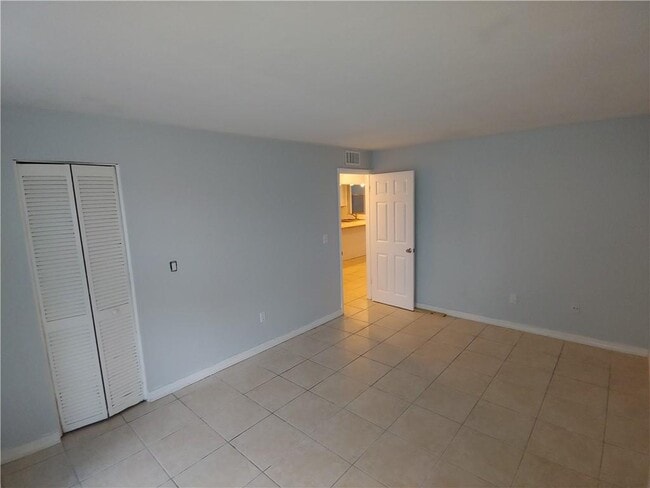 Building Photo - 1801 S Treasure Dr