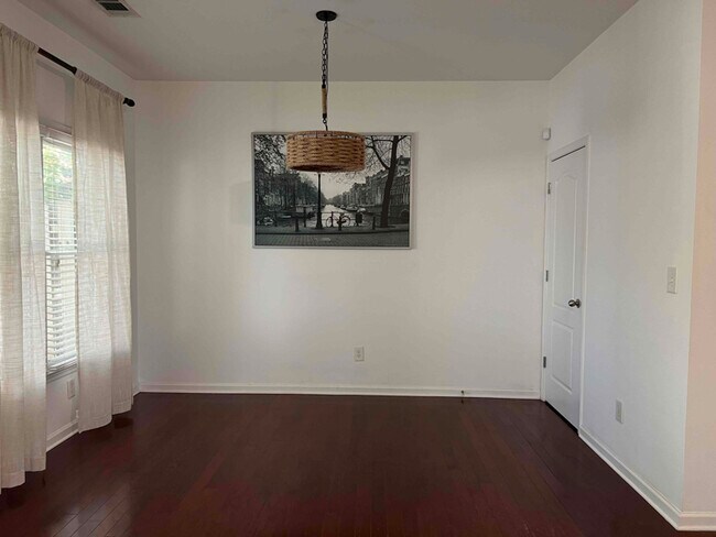 Building Photo - 5900 Oakbrook Lake Ct