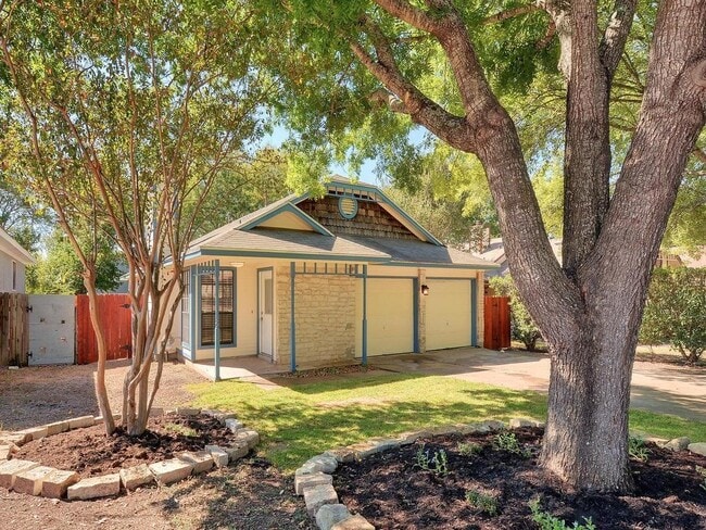 Building Photo - 921 Peggotty Pl