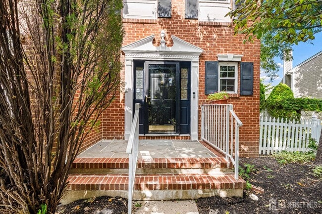 Building Photo - 46 Marion Dr