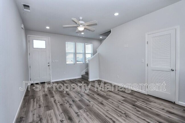 Building Photo - 5 Oak Manor Way