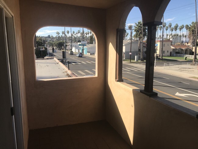 Closed in patio - 2916 W 48th St