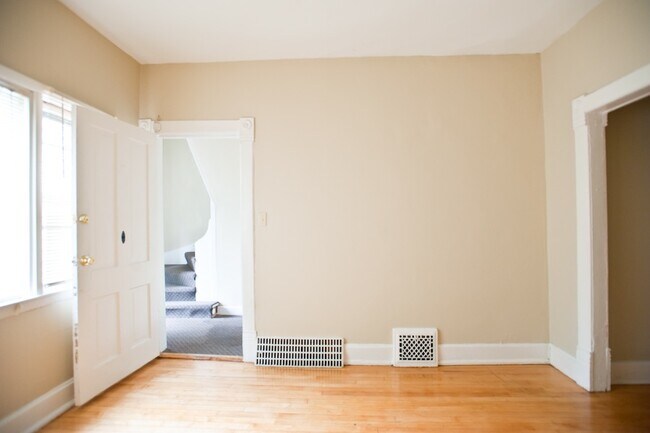 Foto del edificio - 3221 N Newhall St