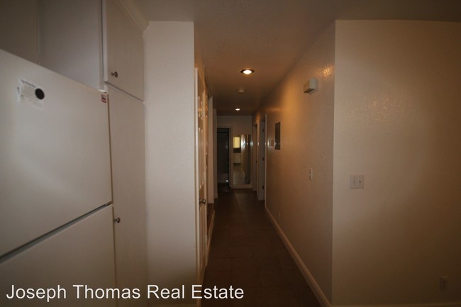 Building Photo - 413 W 500 N