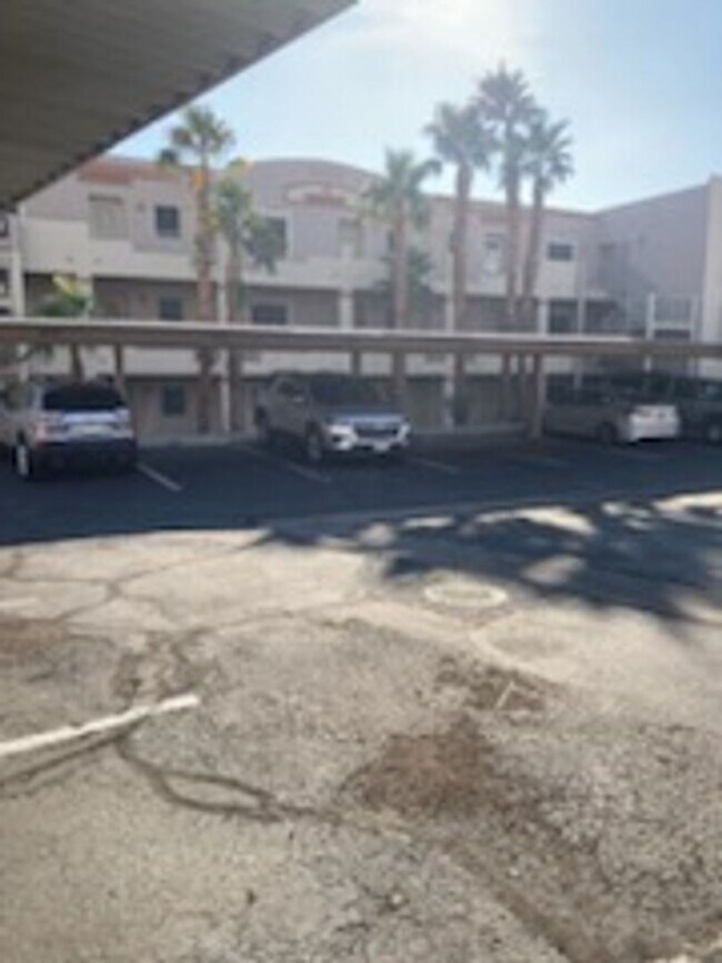 Building Photo - Gorgeous 3Bdrm 2 bath apartment