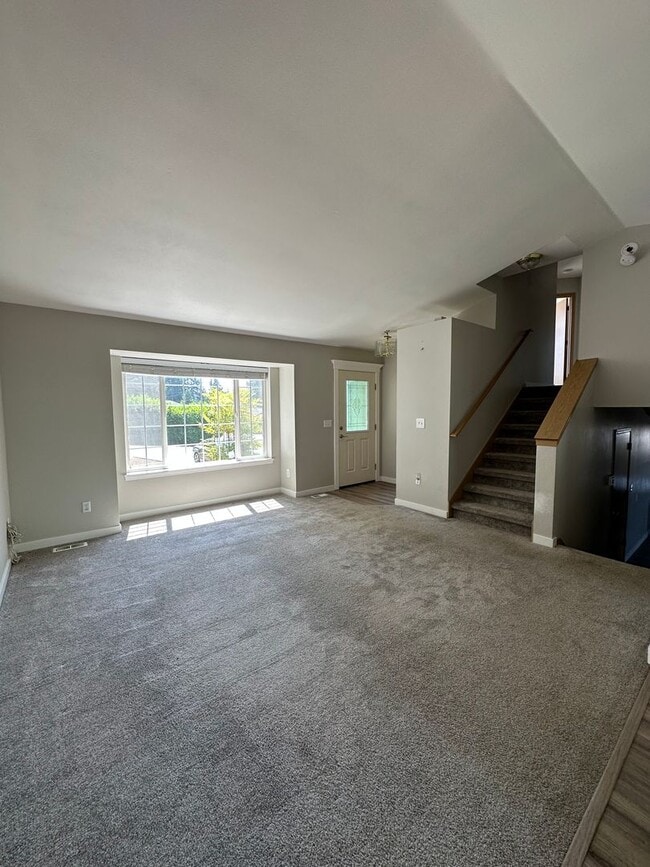 Building Photo - Beautiful Bonney Lake Inlet Isle Tri-Level 3 bed 2.5 bath Home!