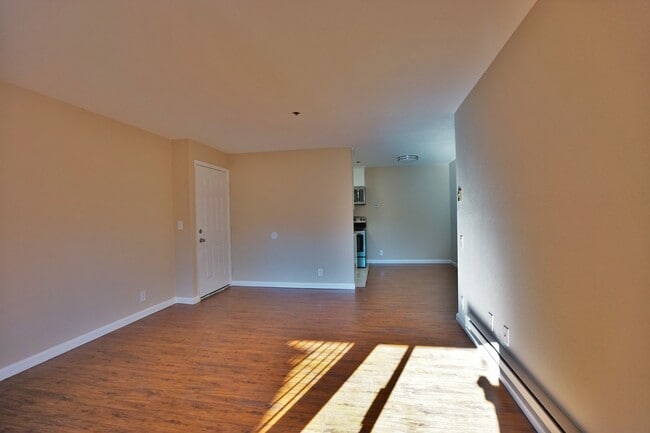 Foto del edificio - Renovated 2 Bedroom 1 Bath Condo w/ Balcony! -- COMING SOON !!!