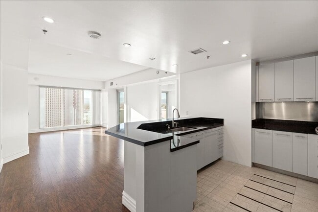 Foto del edificio - On the Strip, Luxury 2 Bedroom Condo with 4 Pools and Incredible Amenities