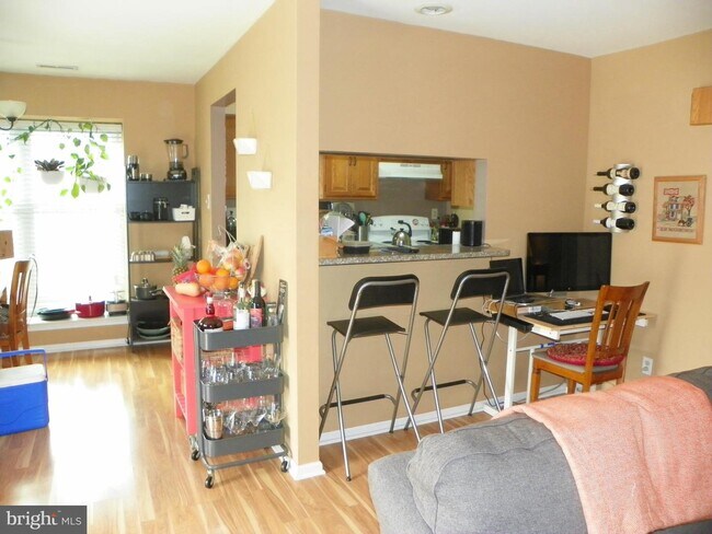 Building Photo - 614A Palmer Ln