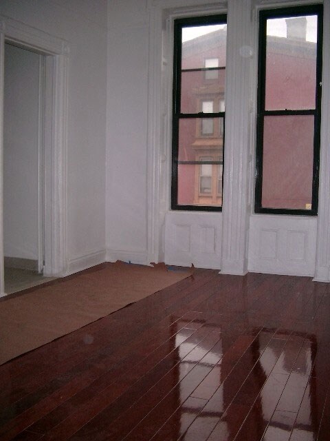 Apartment - 68 Putnam Avenue