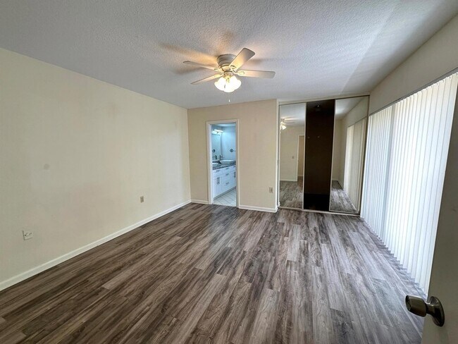 Foto del edificio - 579 Green Springs Pl
