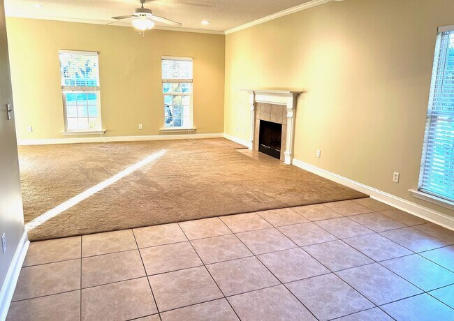 Foto del edificio - 223 Hedgerow Dr