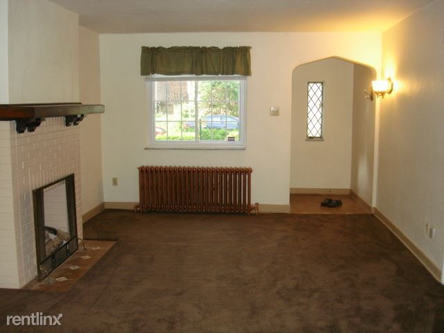 Building Photo - 1 br, 1 bath Triplex - Morewood Ave - 1 BR...
