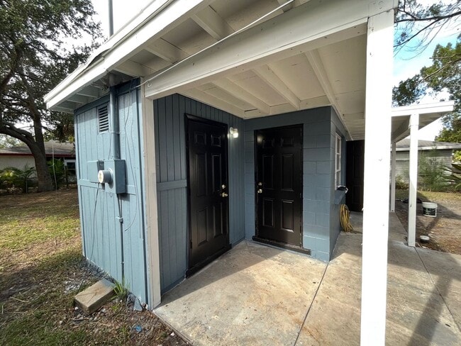 Building Photo - Two bed one bath home