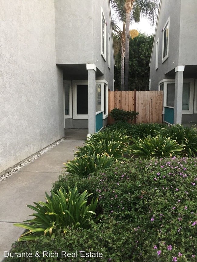 Building Photo - 2 br, 2.5 bath House - 2607 Valencia Canyon
