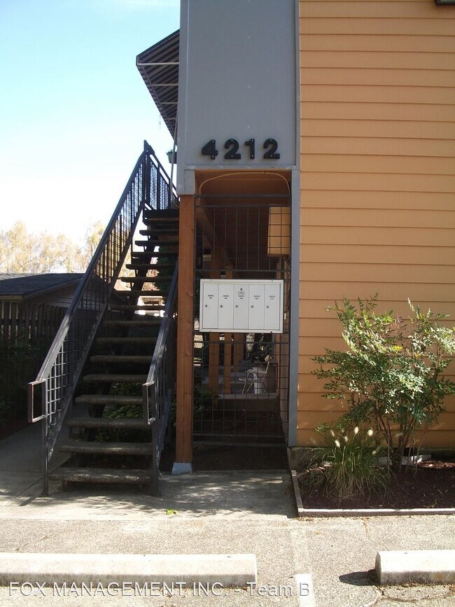 Building Photo - 4212 SE 15th Ave
