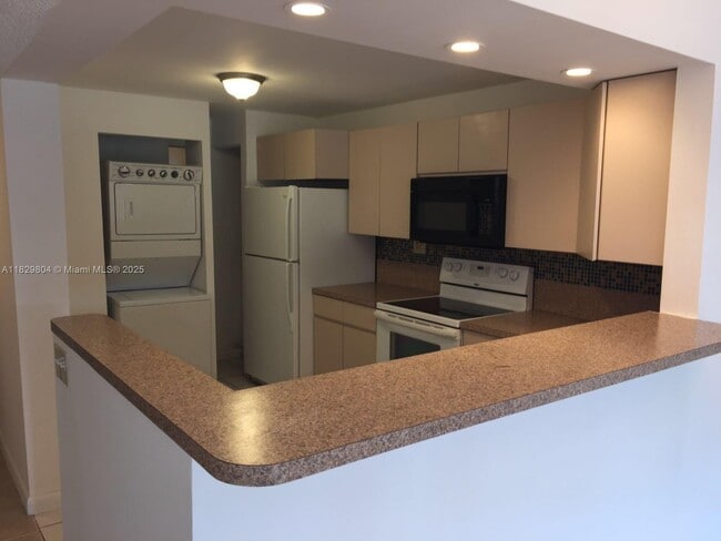 Building Photo - 8060 N Colony Cir