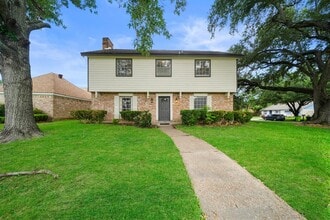 Building Photo - 3102 Hollow Cir