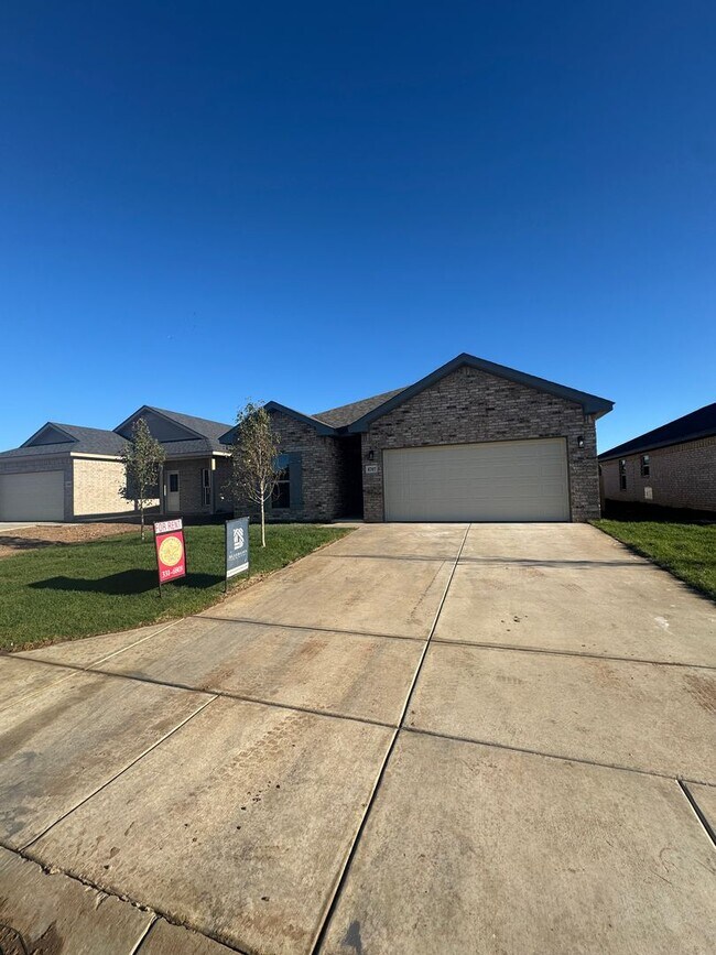 Foto del edificio - Located in Glendale!!!4bedrooms 2bathrooms...