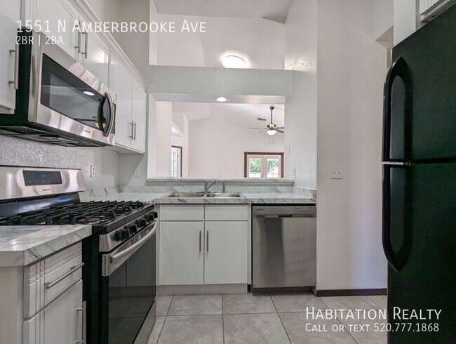 Foto del edificio - Beautifully Renovated 2Bed/2Bath w/ an ***...