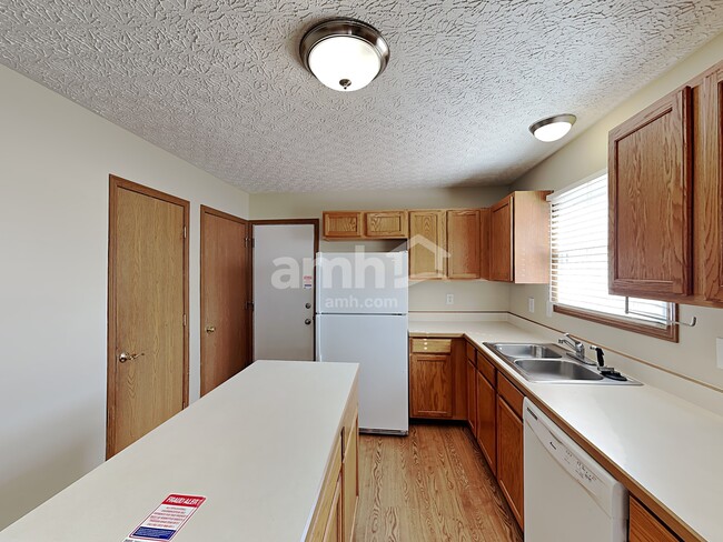 Building Photo - 5895 Westbend Dr