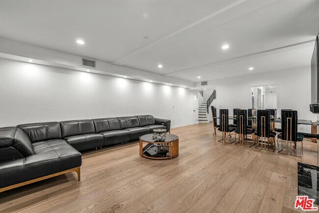 Foto del edificio - 2111 S Beverly Glen Blvd
