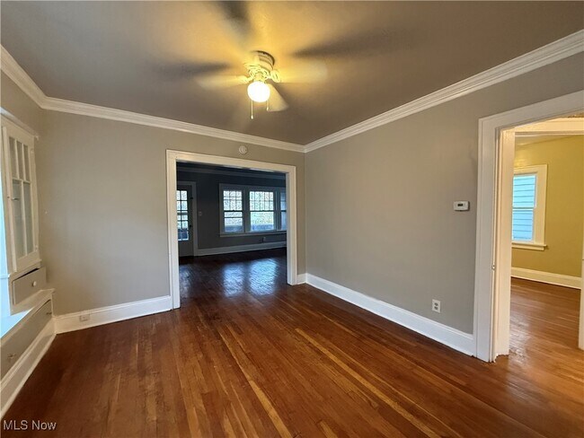 Building Photo - 888 Helmsdale Rd