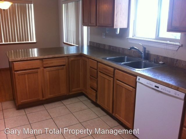 Building Photo - 5 br, 3 bath House - 116 Linden Avenue