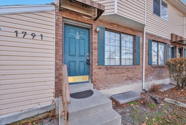 Foto del edificio - Awesome Rose Park Thouse in quiet community!