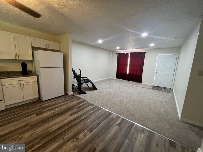 Building Photo - 176 Margate Dr