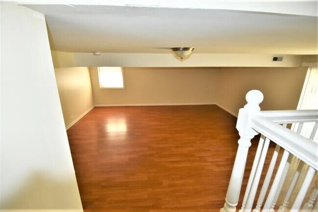 Foto del edificio - 22830 Lakeshore Dr