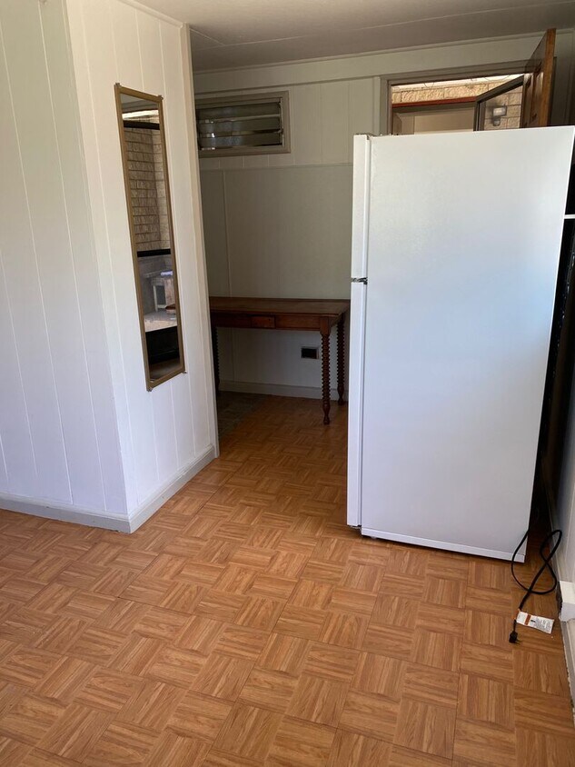 Foto del edificio - Waipahu: Studio 1 bath apartment located behind the garage