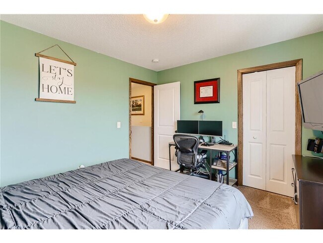 Building Photo - 4946 Evergreen Dr N