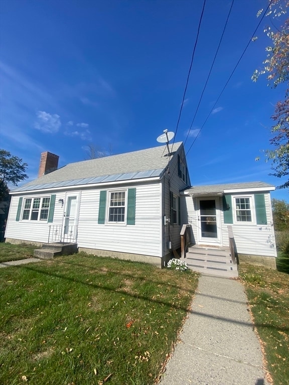 7 W Main St