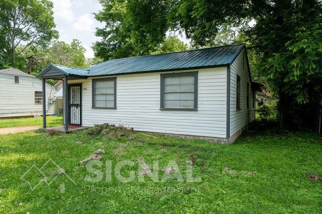 Building Photo - 1421 Rayfield Dr