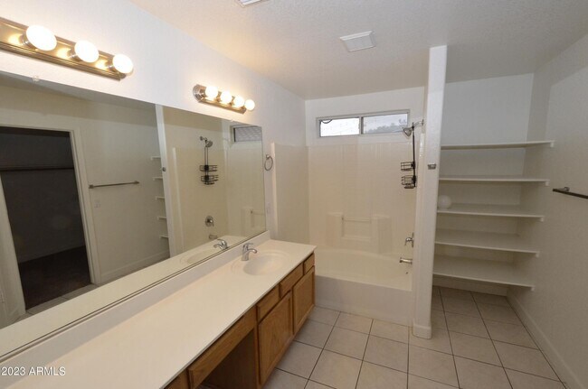 Building Photo - 1608 S 82nd Dr