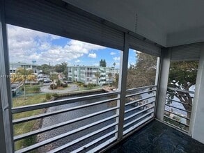 Building Photo - 2761 Taft St